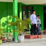 INGATKAN MAKNA PENTING UPACARA, KAKAN KEMENAG BELTIM JADI PEMBINA UPACARA DI MTS NEGERI 1 BELITUNG TIMUR