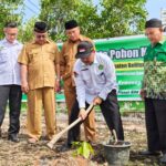 Peringati Hari Bumi, Kakan Kemenag Beltim Sukseskan Gerakan Tanam Sejuta Pohon Matoa.