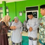 Tuntaskan Pengabdian dengan Terhormat, Dua Guru MTs Negeri 1 Beltim Masuki Purna Bakti