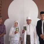 Bukti Cinta Tak Pandang Usia, Pernikahan Terpaut 32 Tahun Sah Digelar di KUA Manggar