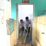 Ikuti Kick Off GEBER MAS Seluruh Indonesia, Kemenag Beltim Bersihkan Surau Al Muhsinin